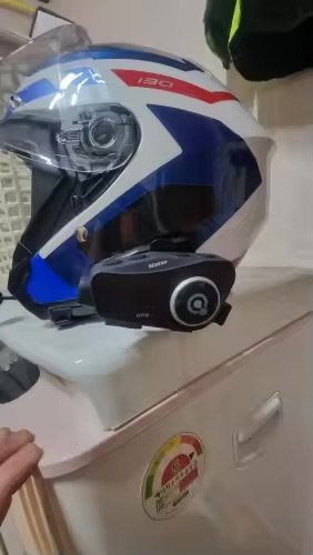 Photo client : la Sentinelle Pilot montée sur un casque jet