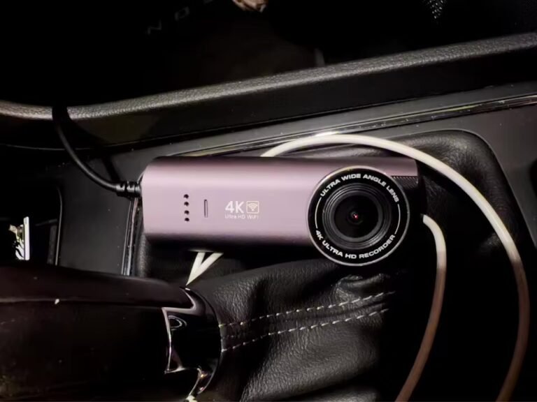 Dashcam Sentinelle Vision 4K installée dans l'habitacle